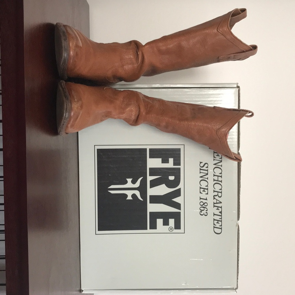 Frye Carson Pull on Boots with original box